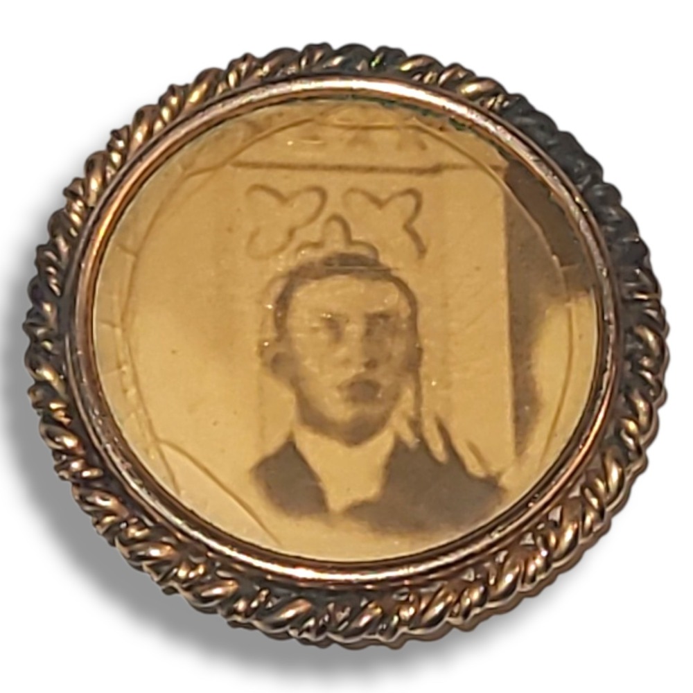 Antique Victorian Photo Portrait‎ Brooch Gold Tone Twisted Rope Frame